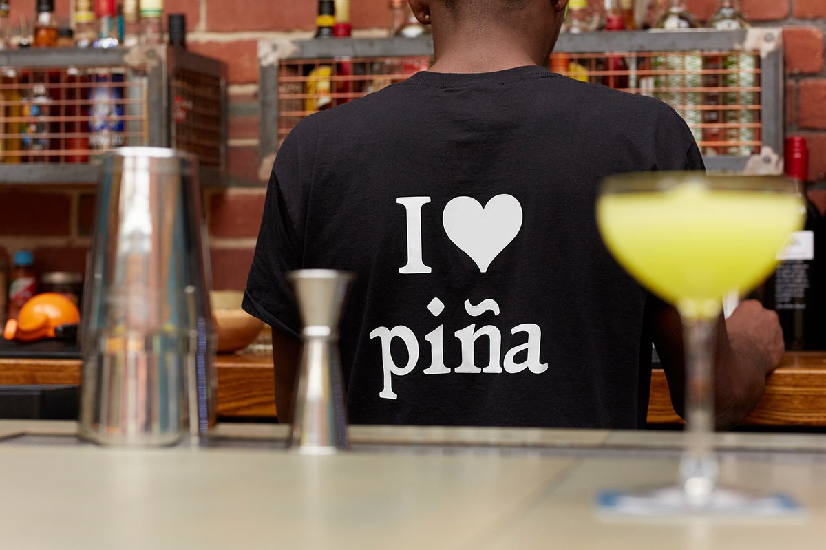 視覺識別在 piña 品牌設計的應用——酒吧與餐廳形象的融合，品牌設計，酒吧品牌設計，品牌形象設計，企業品牌營銷，深圳品牌策劃，深圳品牌設計，左右格局