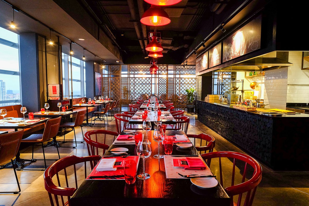 餐飲Mad Cow品牌策劃設計案例——燒烤與酒吧的完美結合，餐飲品牌設計，餐飲品品牌形象設計，品牌形象整合，餐飲品牌營銷，餐飲品牌戰(zhàn)略定位，品牌設計公司，品牌策劃公司，深圳品牌策劃，深圳品牌設計，左右格局