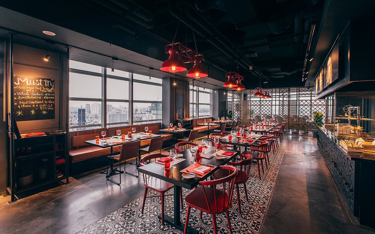 餐飲Mad Cow品牌策劃設計案例——燒烤與酒吧的完美結合，餐飲品牌設計，餐飲品品牌形象設計，品牌形象整合，餐飲品牌營銷，餐飲品牌戰(zhàn)略定位，品牌設計公司，品牌策劃公司，深圳品牌策劃，深圳品牌設計，左右格局
