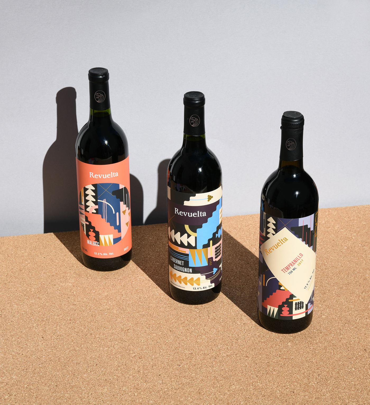 Revuelta墨西哥高端葡萄酒品牌形象設計案例欣賞，餐飲品牌設計，葡萄酒品牌設計，品牌設計公司，深圳品牌設計，左右格局