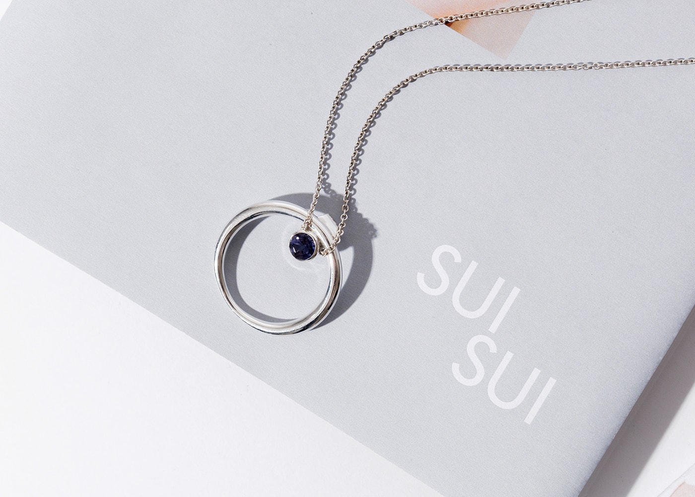 時尚 SuiSui 珠寶品牌設計和創意戰略定位，時尚珠寶品牌設計，品牌戰略定位，深圳品牌設計，左右格局