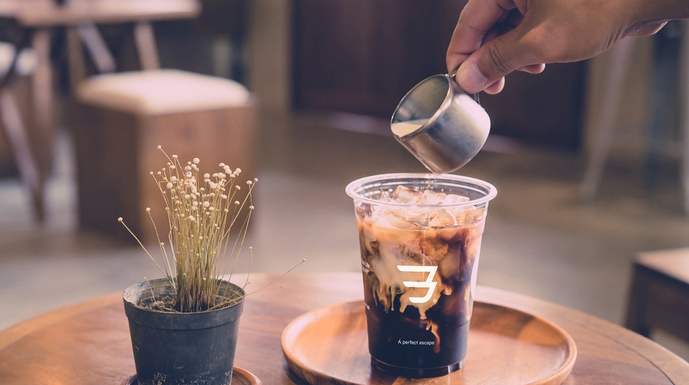 THIRRD 時尚咖啡店品牌設(shè)計——創(chuàng)意品牌定位策劃，時尚餐飲品牌設(shè)計，品牌定位策劃，深圳品牌設(shè)計，左右格局